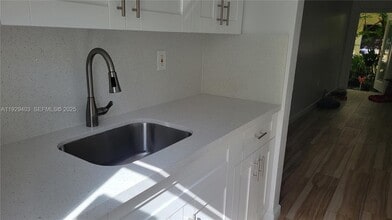 655 Meridian Ave in Miami Beach, FL - Building Photo - Building Photo