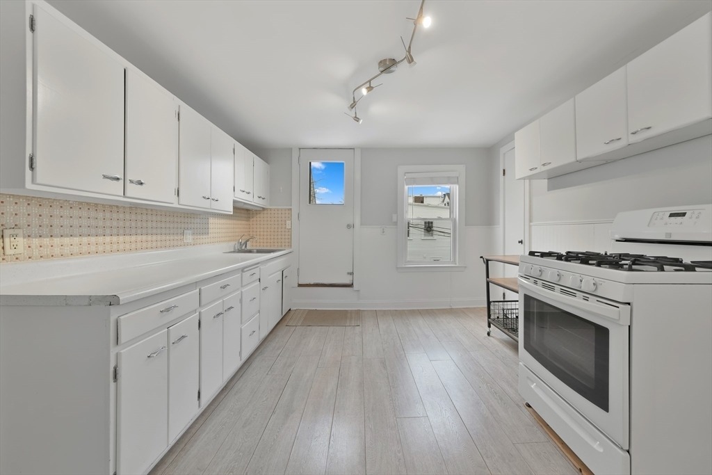 29 Green St, Unit 2 in Boston, MA - Building Photo