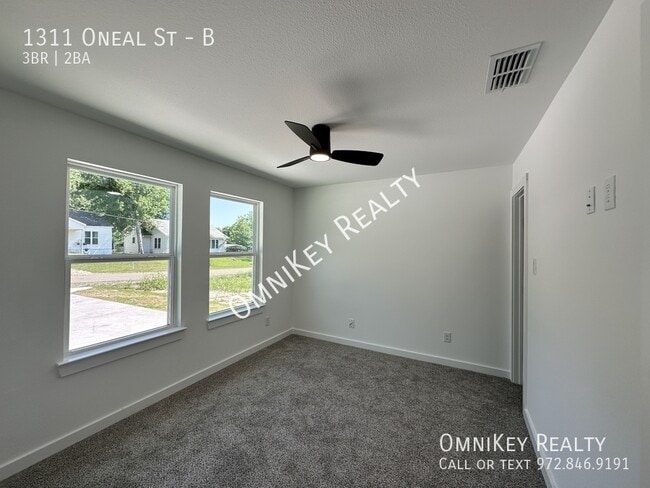 1311 Oneal St in Commerce, TX - Building Photo - Building Photo