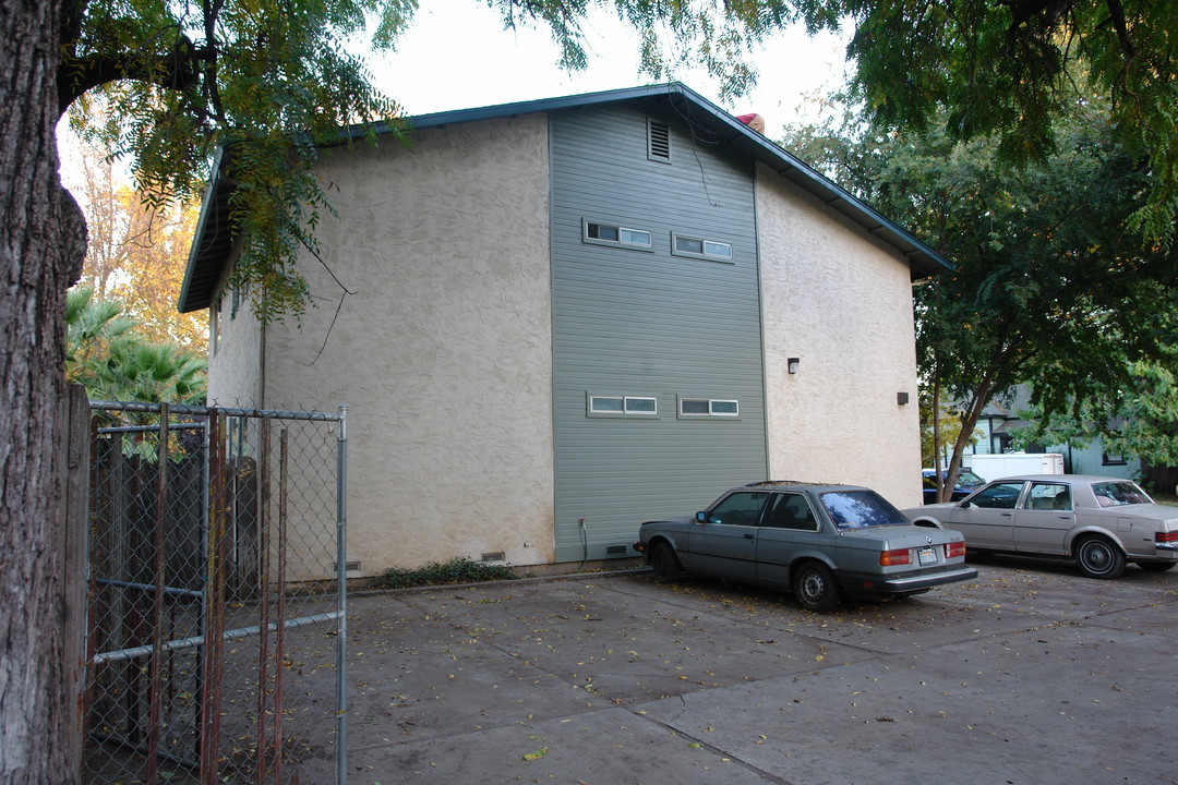 390 Ash Street in Chico, CA - Foto de edificio