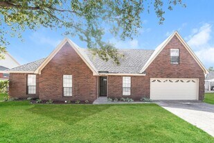 6857 Dovefield Ln in Memphis, TN - Building Photo