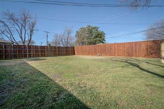 2965 Bay Oaks Dr in Dallas, TX - Building Photo - Building Photo