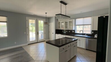 5812 W Perez Ave in Visalia, CA - Building Photo - Building Photo