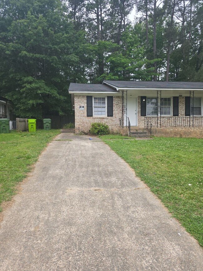 2001 Apple Valley Rd in Columbia, SC - Building Photo - Building Photo