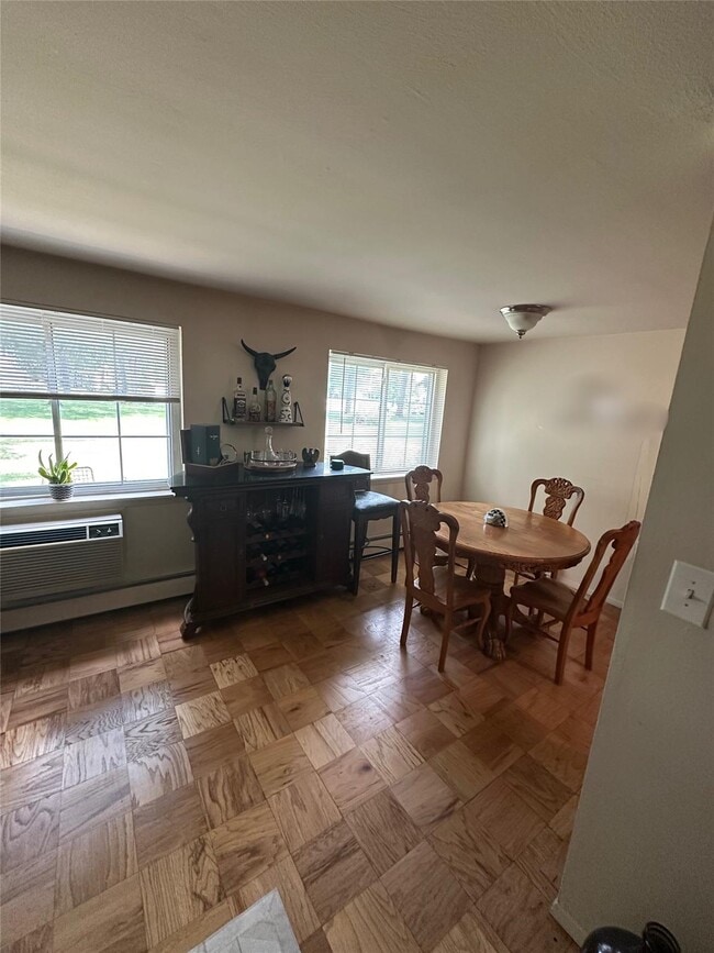 104 Jervis Ave in Farmingdale, NY - Building Photo - Building Photo