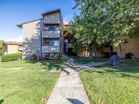 489 Idlewood Blvd, Unit 489 in Baldwinsville, NY - Building Photo