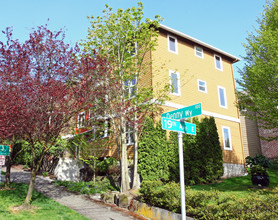 Denny Way Condominiums in Seattle, WA - Building Photo - Building Photo