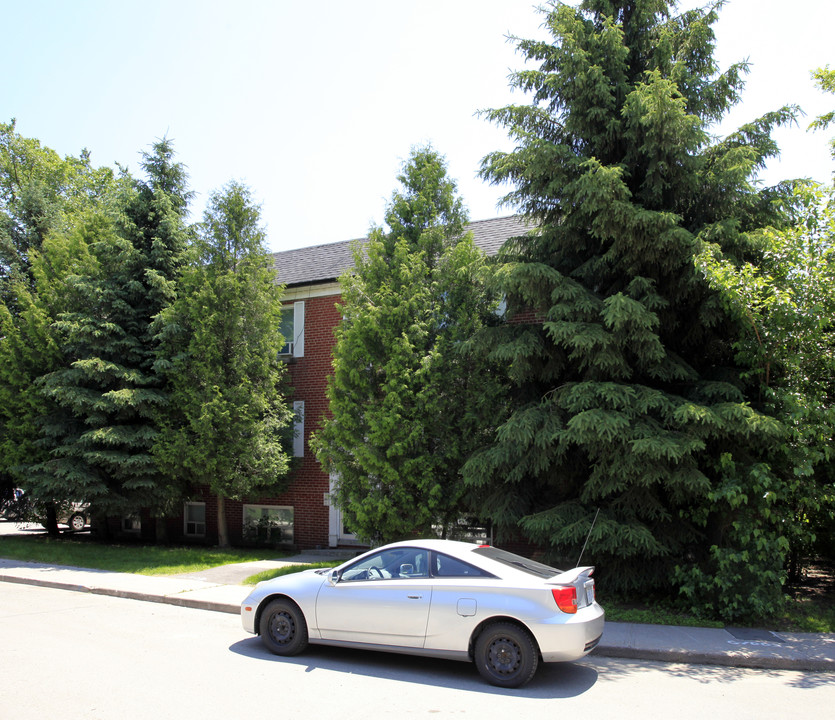 11 Fernwood Gdns in Toronto, ON - Building Photo