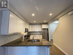856 W Village Square in London, ON - Building Photo - Building Photo
