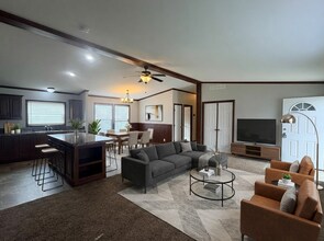 2121 Four Seasons Dr in Ankeny, IA - Foto de edificio - Building Photo