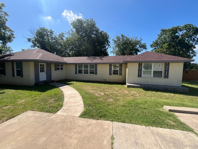 516 N Kirk St in Hico, TX - Building Photo - Building Photo