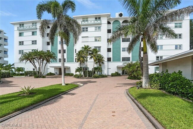 property at 2011 Gulf Shore Blvd N