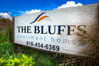 The Bluffs in Gladstone, MO - Foto de edificio - Building Photo