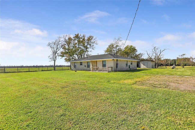 17219 Janacek Rd in Crosby, TX - Foto de edificio - Building Photo