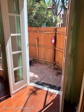 1127-1135.5 N Vista St in West Hollywood, CA - Building Photo - Building Photo