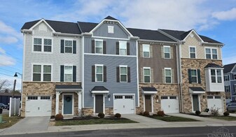 13 Wentworth Ln in Deer Park, OH - Building Photo