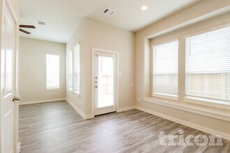 9835 Willow Creek Commerce Dr in Tomball, TX - Building Photo - Building Photo