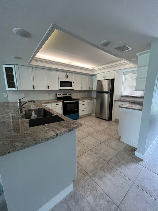 16650 Partridge Place Rd in Ft. Myers, FL - Building Photo - Building Photo