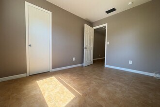 5440 Eleventh Ave-Unit -5444 in Ft. Myers, FL - Building Photo - Building Photo