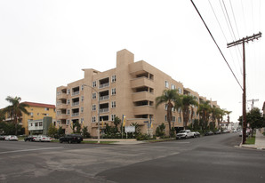 Wilshire St. Andrews Towers in Los Angeles, CA - Building Photo