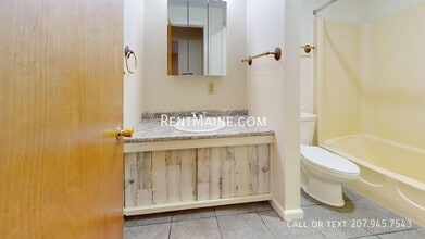 33 Longrale Park in Bangor, ME - Building Photo - Building Photo