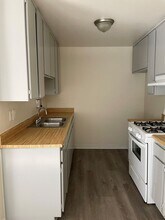 7762 Foothill Blvd in Tujunga, CA - Foto de edificio - Interior Photo