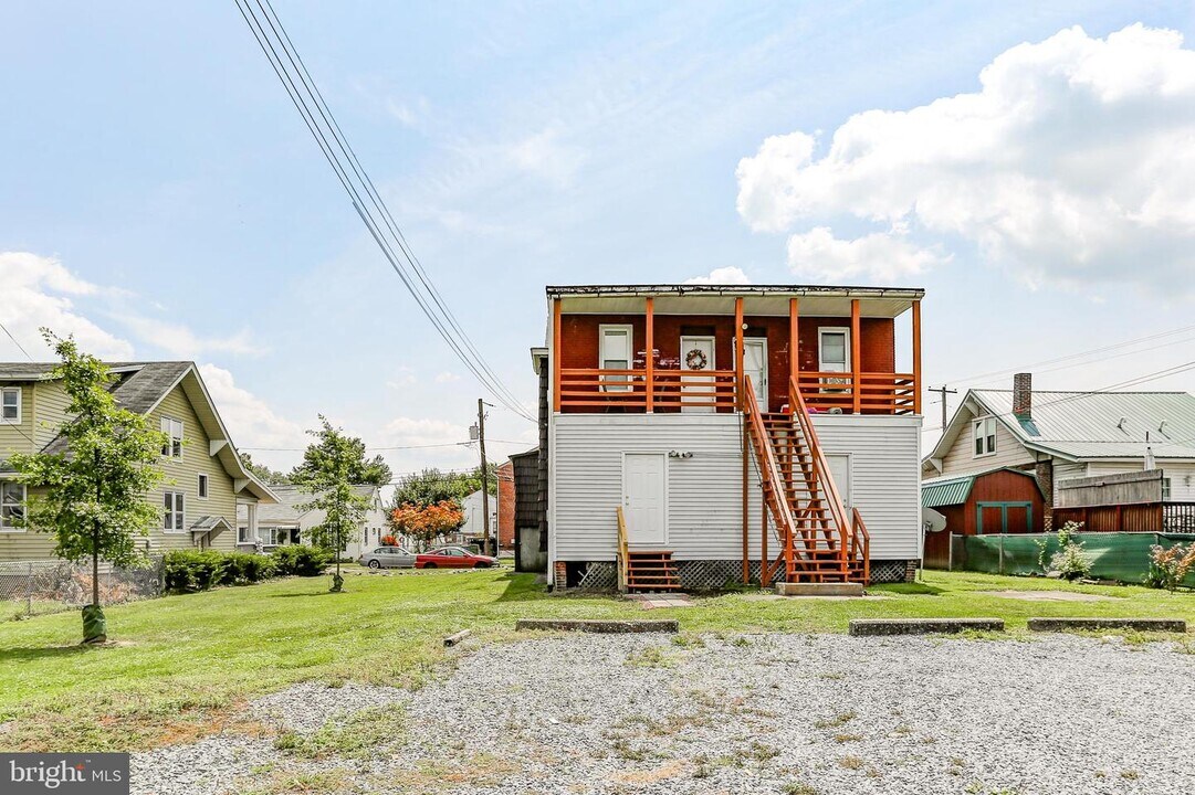 419 6TH St in New Cumberland, PA - Building Photo