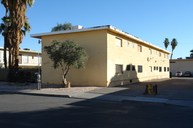 RJ Apartments in Las Vegas, NV - Building Photo - Building Photo