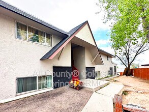 2119 Preuss Rd in Colorado Springs, CO - Building Photo - Building Photo