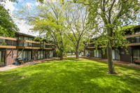 Loomis Hills in Greenfield, WI - Foto de edificio - Building Photo