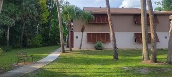 100 Sweetgum Woods Ct in Deltona, FL - Building Photo