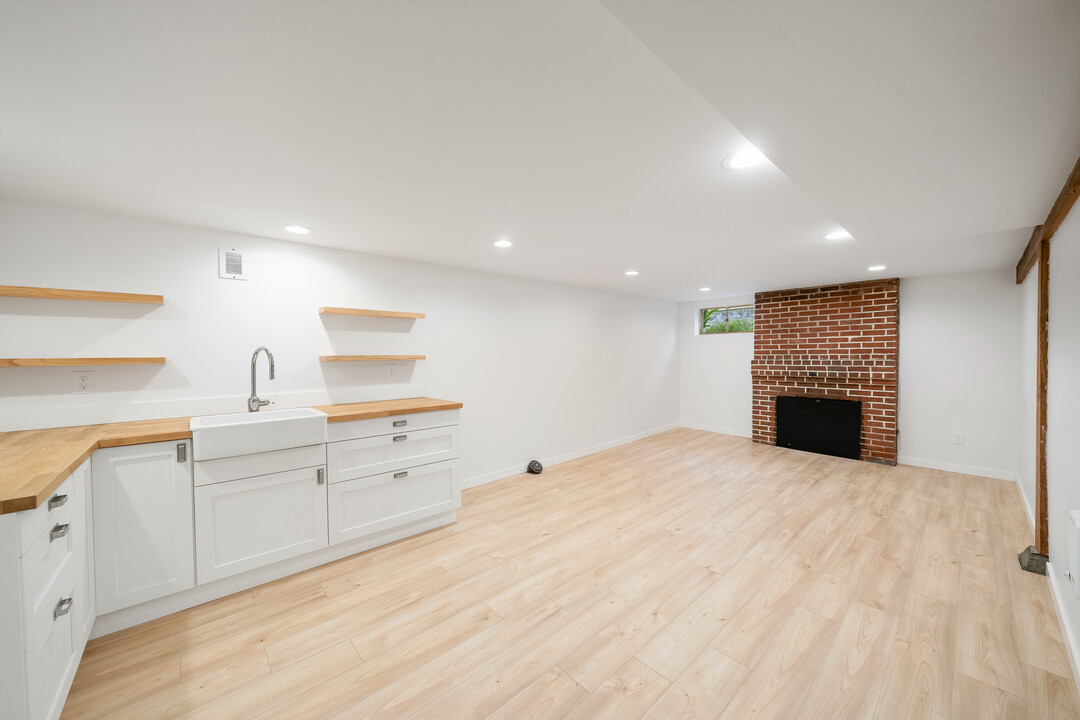 7431 N Washburne Ave, Unit 7431 N Washurne Basement in Portland, OR - Foto de edificio