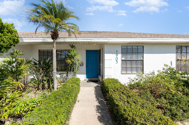 1905 Redwood Ave in Melbourne Beach, FL - Foto de edificio - Building Photo