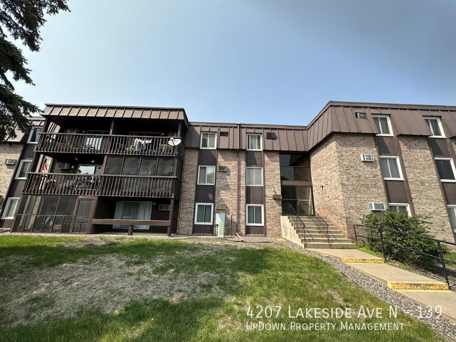 4207 Lakeside Ave N in Minneapolis, MN - Building Photo