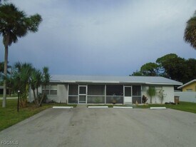 4926 York St in Cape Coral, FL - Building Photo