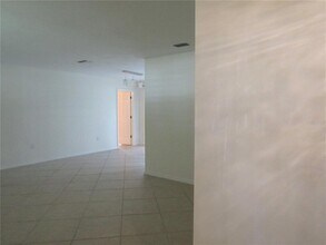 2912 Ringwood Meadow in Sarasota, FL - Building Photo - Building Photo