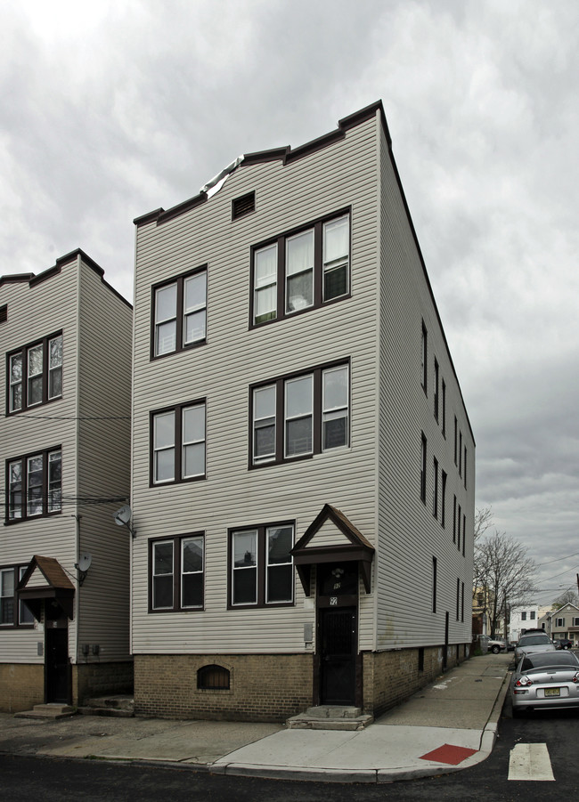 92 Woodlawn Ave in Jersey City, NJ - Building Photo - Building Photo