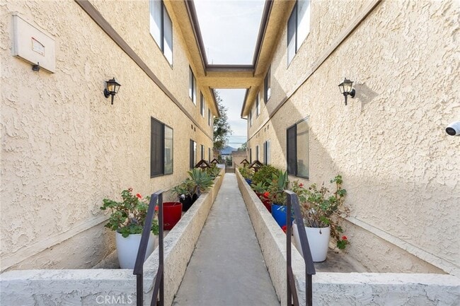 1117 Linden Ave, Unit 21 in Glendale, CA - Building Photo - Building Photo