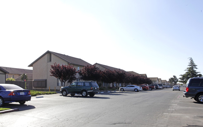 Gabilan Plaza Apartments in Salinas, CA - Foto de edificio - Building Photo