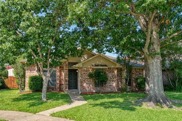 4013 David Cir