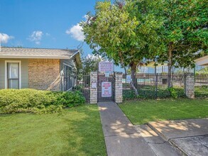 10616 Mellow Ln in Austin, TX - Building Photo - Building Photo