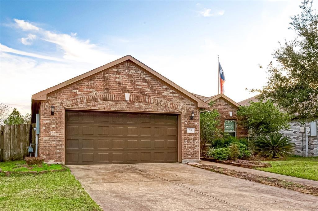 219 Hawks View Dr in La Marque, TX - Building Photo