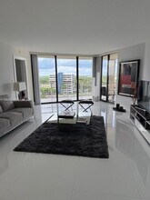 2000 Towerside Terrace in Miami, FL - Foto de edificio - Building Photo
