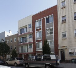 368 Manhattan Ave in Brooklyn, NY - Foto de edificio - Building Photo