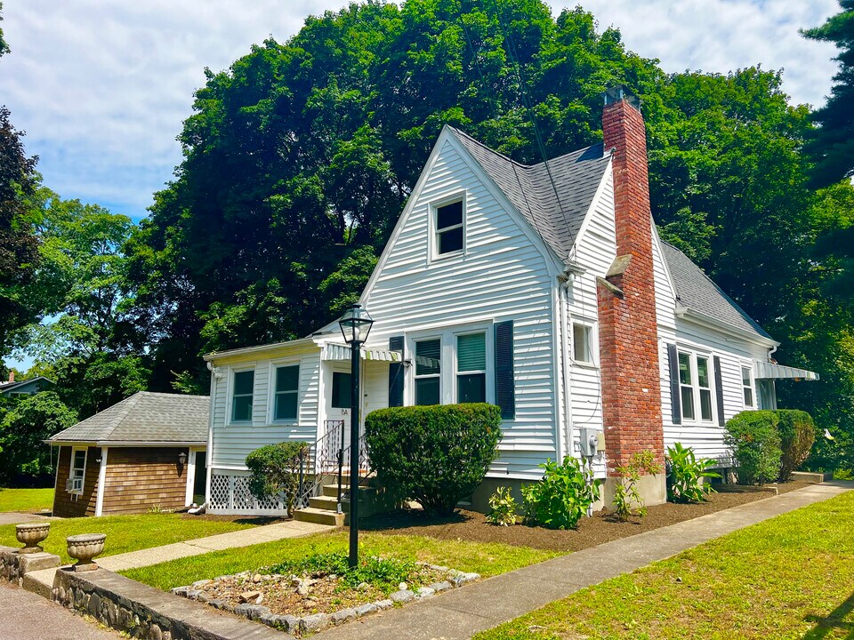 8A Mellon Rd in Wellesley, MA - Foto de edificio