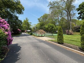 33 Ward St in Middletown, RI - Foto de edificio - Building Photo