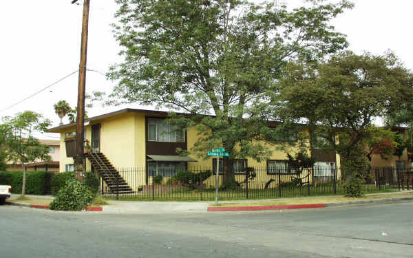 1429 W Lingan Ln in Santa Ana, CA - Building Photo - Building Photo