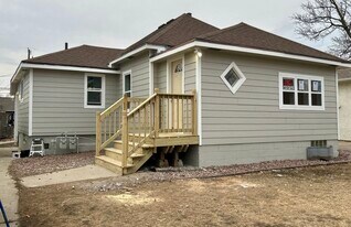611 S Hawthorne Ave, Unit A in Sioux Falls, SD - Building Photo