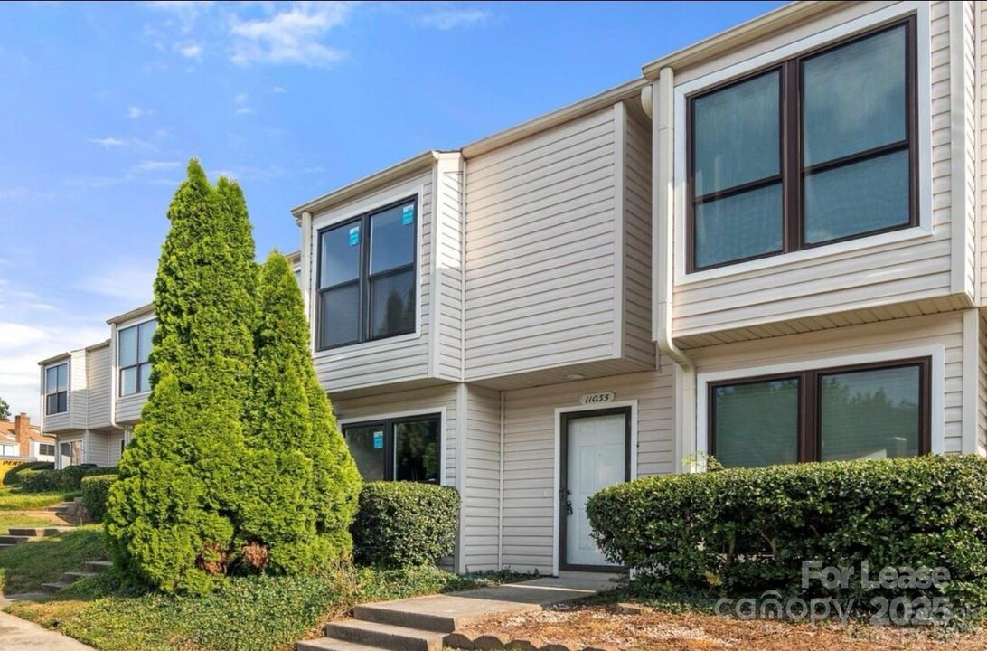 11035 Carmel Crossing Rd in Charlotte, NC - Building Photo