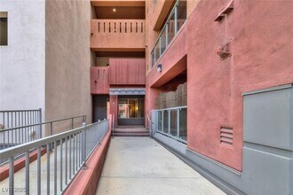 51 E Agate Ave in Las Vegas, NV - Foto de edificio - Building Photo